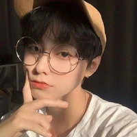 แม็ก(นายเอก)ตอนใส่แว่น