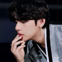 KIM TAEHYUNG (V