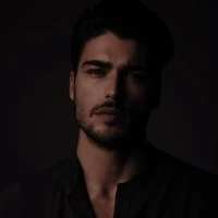 Enzo Martinez (25)