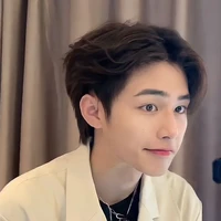 หลินอี้(???+ร่างใหม่+ ทายาทมหาเศรษฐี?)