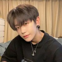 ลูคัส • พี่ชายเอมิลี่•