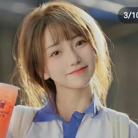 พลอย (น้องสาวคนเล็กพระเอก)