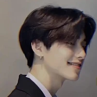 เฟิร์ช(พี่ชายไอรีน)