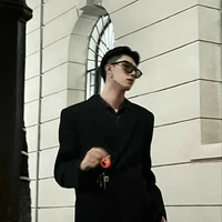 เบนซ์(บอดี้การ์ดน.อ.)💫