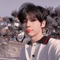 ทะเล(พระเอก+เพื่อนของโซเฟีย)