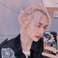 มาร์ค ( พระเอก👑 )