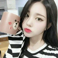 พลอย : เพื่อน ม.จ