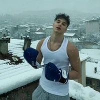 Israel Petrov (25)