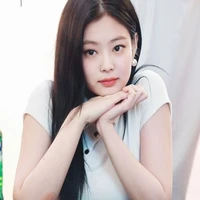 Kim Jennie (friend)