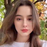 Layana Fortes(Leah)