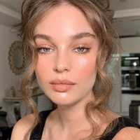 sophie 🦋 (main female)