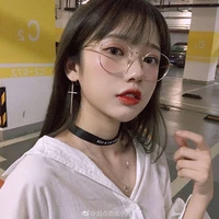 มีอา(นางเอกตอนใส่เเว่น)