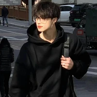 คิว(น.อใส่เเว่น)