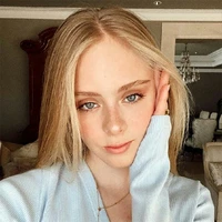 Emma Rosario ("Amiga")