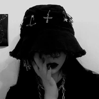 AESTHETIC QUEEN
