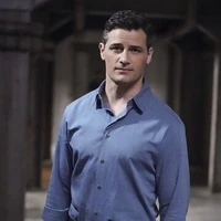 Daniel Sousa(novio de Chloe)(30 años)