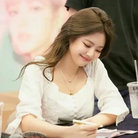 แม่นางเอก สร้อยฟ้า
