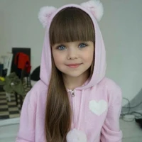 Luna(Com 8anos)