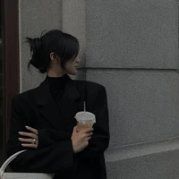 เอส(อยู่ในห้องกับนางเอก+ลูกน้องนางเอก)
