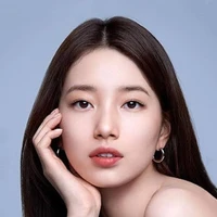 Suzy /IU friend
