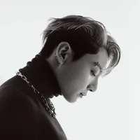 ✨วีอา🖤{🤴}