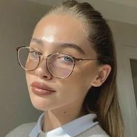 Secretary Lily