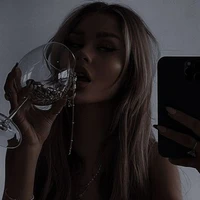 AESTHETIC QUEEN
