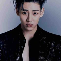 ชาร์ล(มือซ้ายพระเอก)