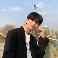 ต้น(เพื่อนทั้งสองคน)