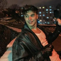 Aiden Smith(right hand of unknown)