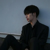 อาทิตย์(พระเอก)