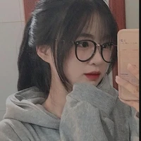 วิว(นางเอกตอนใส่แว่น)