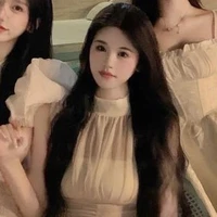 บลอนด์ลี่(คู่หมั้นพระเอก)