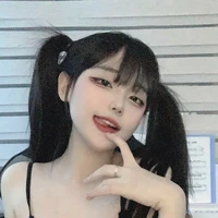 เกรซ(หนึ่งในคนที่รุมตบนางเอก)