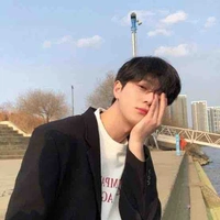 คังสุ[เพื่อนพระเอก+ลูกครึ่งเเวมไพร์]