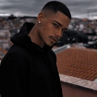 C (Caio)