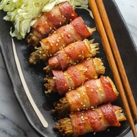 หมูสามชั้นพันเห็ดเข็มทอง