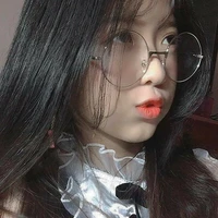 แพรไหม(นางเอก+ตอนใส่แว่น)