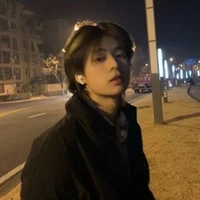 ลูคัส •เพื่อนพระเอก