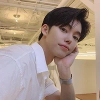 ฟิว💐(พ่อนายเอกกับลิลลี่)​