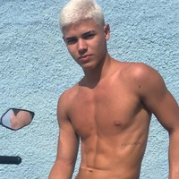 Vitor (vt e braço esquerdo)