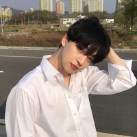 ม่อน(นายเอก)