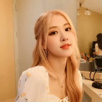 Roseanne Zhang
