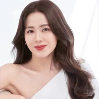 คุณนายนาริน[แม่พระเอก]