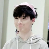 เมษา😺(เพื่อนนายเอก/น้องธันวา)