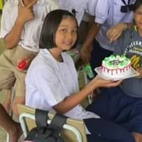 ชมพู่