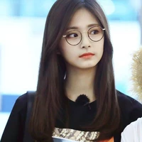 เอมมี่//นางเอกตอนเนิร์ด