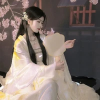 ไป๋ลู่​ [นางเอก]​