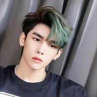 ฟ้าคราม:เพื่อนพระเอก