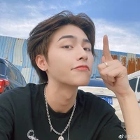 แม็กซ์(พระเอก)